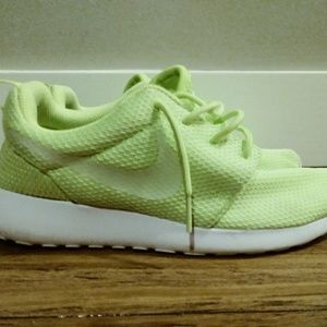 🔹NIKE ROSHE SNEAKERS 🔹 Size 7